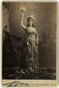 Rouva Vanderbilt (seepiaprintti)