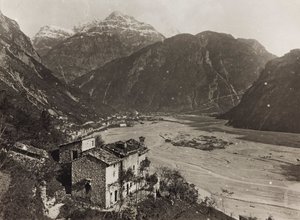 Albumi "Oma maailmansota - muistoja Lounaisrintamasta Kärntenissä, Italiassa, Trentino-Alto Adigessa) 31.3.1915-12.11.1918 - Josef Zohles Wien": näkymä Chiusafortelle (b/w ph tekijältä Josef Zohles