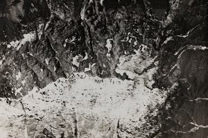 Albumi "Oma maailmansota - muistoja Lounaisrintamasta Kärntenissä, Italiassa, Trentino-Alto Adige) 31.3.1915-12.11.1918 - Josef Zohles Wien": ilmakuva sota-alueelta tekijältä Josef Zohles
