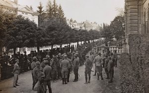 Albumi "Oma maailmansota - muistoja Lounaisrintamasta Kärntenissä, Italiassa, Trentino-Alto Adige" 31.3.1915-12.11.1918 - Josef Zohles Wien ": sotilaita monia vankeja tekijältä Josef Zohles
