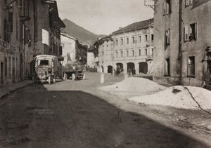 Albumi "Oma maailmansota - muistoja Lounaisrintamasta Kärntenissä, Italiassa, Trentino-Alto Adigessa) 31.3.1915-12.11.1918 - Josef Zohlen Wien": neliö Tolmezzo (m/v kuva) tekijältä Josef Zohles