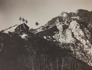 Albumi "Oma maailmansota - muistoja Lounaisrintamasta Kärntenissä, Italiassa, Trentino-Alto Adigessa) 31.3.1915-12.11.1918 - Josef Zohlen Wien": Fort Hensel (m/v kuva) tekijältä Josef Zohles