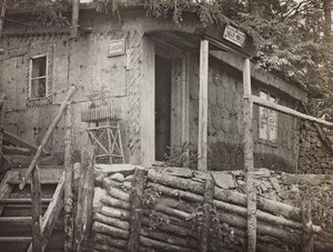 Albumi "Oma maailmansota - muistoja Lounaisrintamasta Kärntenissä, Italiassa, Trentino-Alto Adigessa) 31.3.1915-12.11.1918 - Josef Zohles Wien": komentohuone (m/w kuva tekijältä Josef Zohles