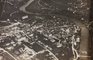 Albumi "Oma maailmansota - muistoja Lounaisrintamasta Kärntenissä, Italiassa, Trentino-Alto Adigessa) 31/03/1915-12/11/1918 - Josef Zohles Wien": arial näkymä Villacoon (b/w