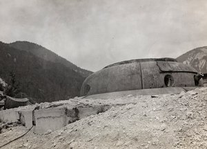 Albumi "Oma maailmansota - muistoja Lounaisrintamasta Kärntenissä, Italiassa, Trentino-Alto Adigessa) 31.3.1915-12.11.1918 - Josef Zohlen Wien": Fort Hensel (m/w kuva) tekijältä Josef Zohles