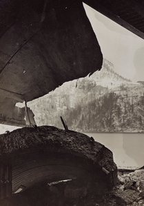 Albumi "Meine weltkriegs - Erinnerungen South-West Front (Kärnten, Italia, Etelä-Tiroli) (Minun maailmansota - muistoja Lounaisrintamasta Kärntenissä, Italiassa, Trentino-Alto Adige) 31.3.1915-12.11. 1918 - Josef Zohles Wien ": tehtaan rauniot (b/w ph tekijältä Josef Zohles