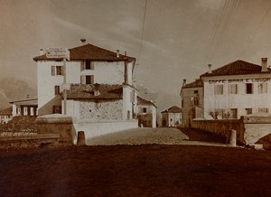 Albumi "Oma maailmansota - muistoja Lounaisrintamasta Kärntenissä, Italiassa, Trentino-Alto Adigessa) 31.3.1915-12.11.1918 - Josef Zohles Wien": näkymä Chiusafortelle (b/w ph tekijältä Josef Zohles