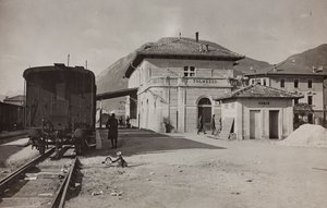 Albumi "Oma maailmansota - muistoja Lounaisrintamasta Kärntenissä, Italiassa, Trentino-Alto Adigessa) 31.3.1915-12.11.1918 - Josef Zohles Wien": Tolmezzon asema (b/w ph)