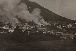 Albumi "Oma maailmansota - muistoja Lounaisrintamasta Kärntenissä, Italiassa, Trentino-Alto Adige" 31.3.1915-12.11.1918 - Josef Zohles Wien ": pommi-iskut Tarvisiossa (b/w p tekijältä Josef Zohles