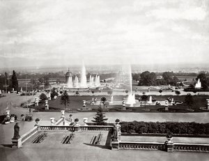 Kristallipalatsi Lontoossa: terassit ja suihkulähteet, n. 1870 (b/w kuva)