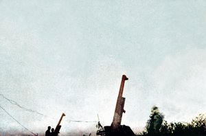 Ilmatorjuntaaseet toiminnassa: 21. helmikuuta lähtien akut ampuivat alas 25 lentokonetta ja ilmapallolohikäärmeen, Verdun, syyskuu 1916 (autokromi) tekijältä Jules Gervais Courtellemont