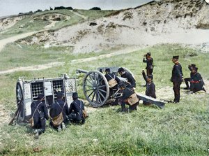 Ranskalaiset sotilaat kranaatinheittimellä Marnen taistelun aikana Pariisin itäpuolella syyskuussa 1914