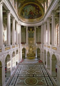 Chapelle Royale (kuninkaallinen kappeli), joka katsoi itään, valmistui Robert de Cotte (1656-1735) aloitti vuonna 1699 vuonna 1689 laadittujen suunnitelmien mukaan, omistettu 1710