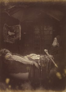 Elaine ”ja kuolleet” ajautuivat mykän voimasta virran mukana ylöspäin. tekijältä Julia Margaret Cameron