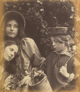 Elizabeth Keown, Kate Keown ja Freddy Gould, c. 1866-1868. tekijältä Julia Margaret Cameron