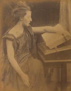 [Nainen kylpytakeissa lukemassa kirjaa], 1870. tekijältä Julia Margaret Cameron