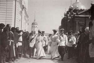 Venäjän kuninkaallinen perhe vierailemassa Sarovin luostarissa Venäjällä, 1903