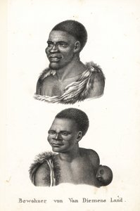 Alkuasukkaat Tasmaniasta, Van Diemenin maasta. Grou Aagara, mies, jolla on karvaus rinnassa ja eläinnahkainen viitta, ja Arra-Maida, nainen lapsen selässä kengurupapussa. Asukkaat tuhosivat Tasmanian alkuasukkaat. Kopioitu Nicolas Martilta tekijältä Karl Joseph Brodtmann