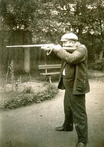 Venäläinen kirjailija Aleksanteri Kuprinin ammunta, Gatchina, Venäjä, 1900-luvun alku. tekijältä Karl Karlovich Bulla
