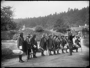 Holmbury St Mary, Shere, Guildford, Surrey, 23/05/1912 (foto em preto e branco) finlandês tekijältä Katherine Jean Macfee