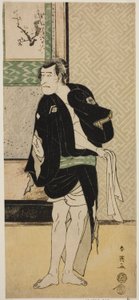 Näyttelijä Ichikawa Komazo II Soga no Dozaburo naamioituneena roistoksi Tobei () näytelmässä Haru no Nishi Date-zome Soga (), joka esitettiin Nakamura-teatterissa () ensimmäisenä kuukautena vuonna 1790 ().