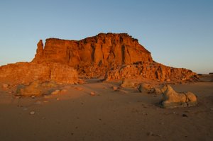 Kuunlasku ja auringonnousu, Taharkan temppeli, Ram Gate,Gebel Barkal,Temple Complex, Pharaoh..., 2007 (kuva) tekijältä Kenneth Garrett