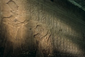 Vanhin tunnettu kuninkaan lista, Seti I:n temppeli Abydoksessa, Seti I seisoo Ramin takana..., 2005 (kuva) tekijältä Kenneth Garrett
