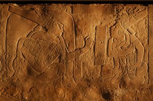 Temppeli 19 valtaistuinpenkki, Palenque, Meksiko, Akhal Mo Nabin kaiverrus, 2005 (kuva) tekijältä Kenneth Garrett