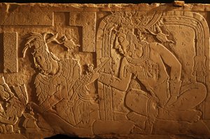 Temppeli 21 valtaistuinpenkki, kuningas Akhal Mo Nabin veistos, Palenque, Meksiko, 2005 (kuva) tekijältä Kenneth Garrett