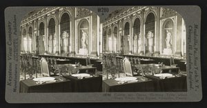 Galerie des Glaces, jossa näkyy taulukko, jossa rauhansopimus allekirjoitettiin, Versailles tekijältä Keystone View Company