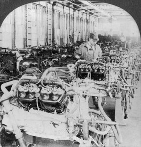 Moottoreiden testaus autotehtaalla, Detroit, Michigan, USA, 1900-luku tekijältä Keystone View Company