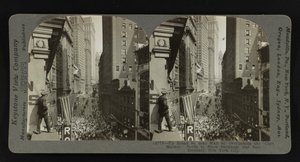 Broad St. lähellä Wall St., näkymät "Curb Marketille", pohjoiseen Stock Exchangeen ja Sub-Treasuryyn, New York City, New York City tekijältä Keystone View Company