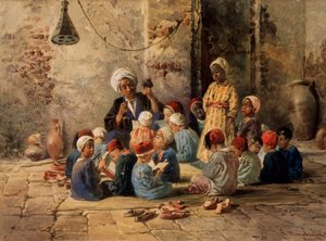 Koulu Kairossa (Egypti). (Koulu Kairossa). Opettaja kyselee poikia luokkahuoneessa, joka on järjestetty lattialle matolle. Poika seisoo muiden joukossa istuen lukemassa heidän oppikirjaansa, mattoa ympäröivät kengät