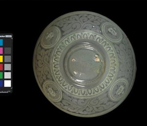 Kulho, jossa nosturit ja pilvet, n. 1150-1200 (seladon-lasitettu kivitavara) tekijältä Korean School
