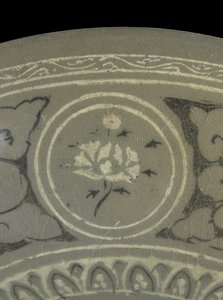 Kulho, jossa nosturit ja pilvet, n. 1150-1200 (seladon-lasitettu kivitavara) tekijältä Korean School