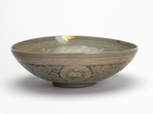 Kulho nostureita ja pilviä, n. 1150-1200 (seladon-lasitettu kivitavara) tekijältä Korean School