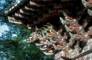 Sŏgwang-sa-temppeli, Kosan County, Kangwonin maakunta, Pohjois-Korea, yksityiskohta katosta (kuva) tekijältä Korean School
