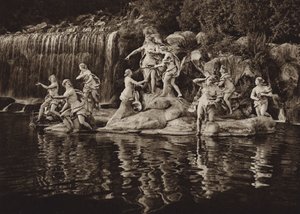 Italia: Caserta, Diana Group, puistossa (valkoinen kuva) tekijältä Kurt Hielscher