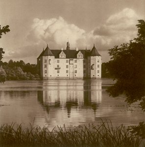 Schloss Glucksburg lähellä Flensburgia (Schleswig); Glucksburgin linna lähellä Flensburgia (Schleswig) (m/v kuva) tekijältä Kurt Hielscher