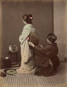 Pukeutuminen Obi tekijältä Kusakabe Kimbei