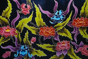 Kukkaaiheilla koristeltu Sarong-kangas, Moorean saari, Seurasaaret, Ranskan Polynesia (Ranskan tasavallan merentakainen alue), yksityiskohta tekijältä Amadeo (after) Modigliani
