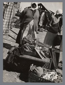 Kirpputori Turussa Marktweiß Abossa (Turku) (nimi esineessä) tekijältä Laszlo Moholy Nagy