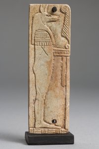Duamutefin (fajanssi) plakki (katso myös 325655, 325656 ja 325657)