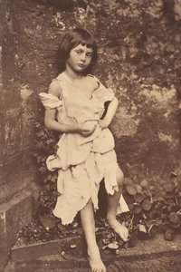 Alice Liddell Kerjäläistyttönä, 1858.