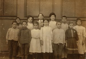 Ryhmä maahanmuuttajalapsia Washingtonin koulussa Bostonissa, Massachusettsissa. tekijältä Lewis Wickes Hine
