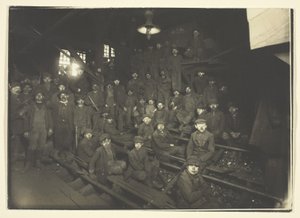 Breaker Boys In Coal Chute, South Pittston, Pennsylvania tekijältä Lewis Wickes Hine