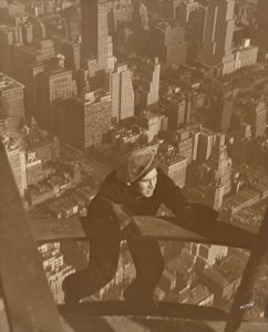 Kiipeäminen Empire State - 100 kerrosta korkeammalle palkit ylöspäin tekijältä Lewis Wickes Hine