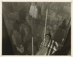 Raising the Mast, Empire State Building, 1931 (gelatiinihopea valokuva)