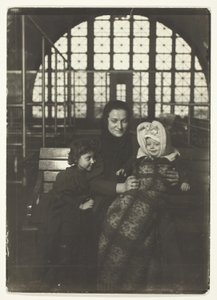 Venäläinen perhe, Ellis Island tekijältä Lewis Wickes Hine