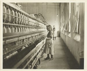 Sadie Pfeifer, puuvillatehtaan kehrääjä, Lancaster, Etelä-Carolina. tekijältä Lewis Wickes Hine
